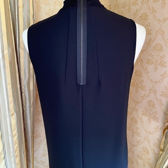 𝅺VINCE Black mock neck pleated sleeveless stretchy top size XS - Picture 4 of 8